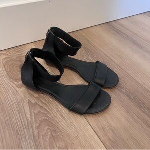 Frye Leather Women’s Black Ankle Strap Flat Sandals Size 5.5 Comfortable Dressy